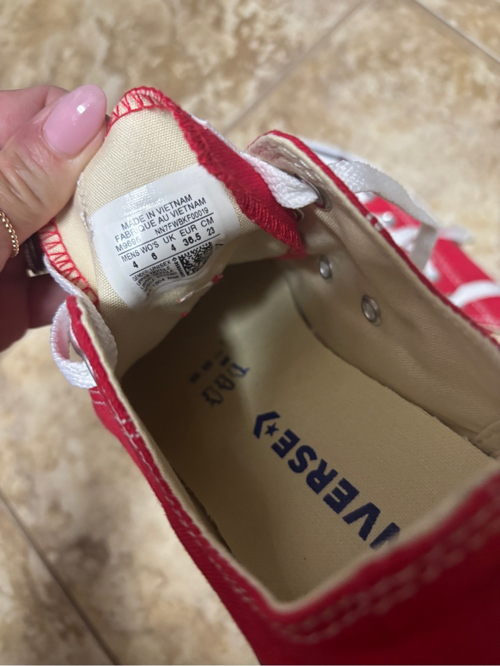 Red Converse sneakers - Picture 6 of 6